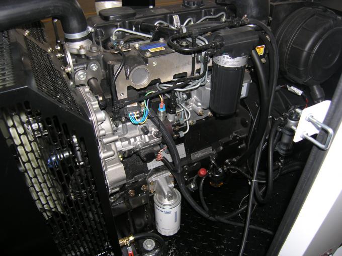 Générateur 50kw/62.5kva diesel portatif refroidi à l'eau avec l'auvent silencieux de feuille froide